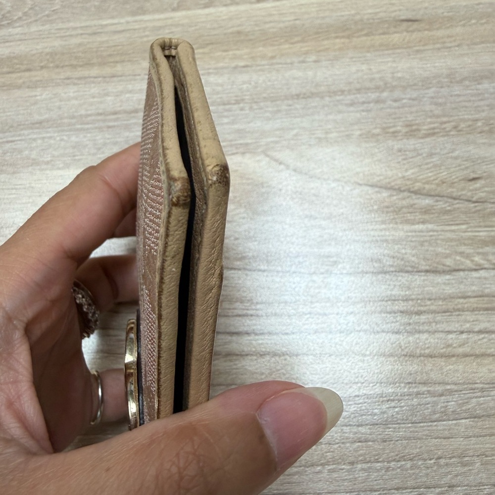 Authentic Gucci Bi-fold Card Holder with Heart Emblem - Picture 6 of 12